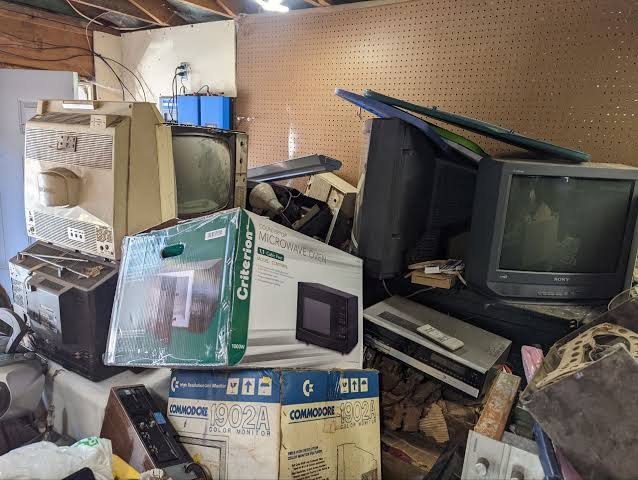 images - 2026-09-30T180940.928 Pallet of Damaged TVs – Bulk Wholesale Inventory - Image 1